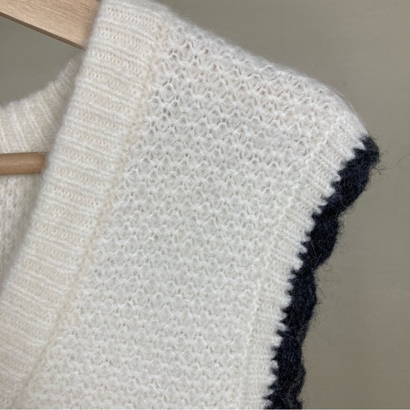 The Garment Verbier V-Neck Vest - Picture 2 of 6